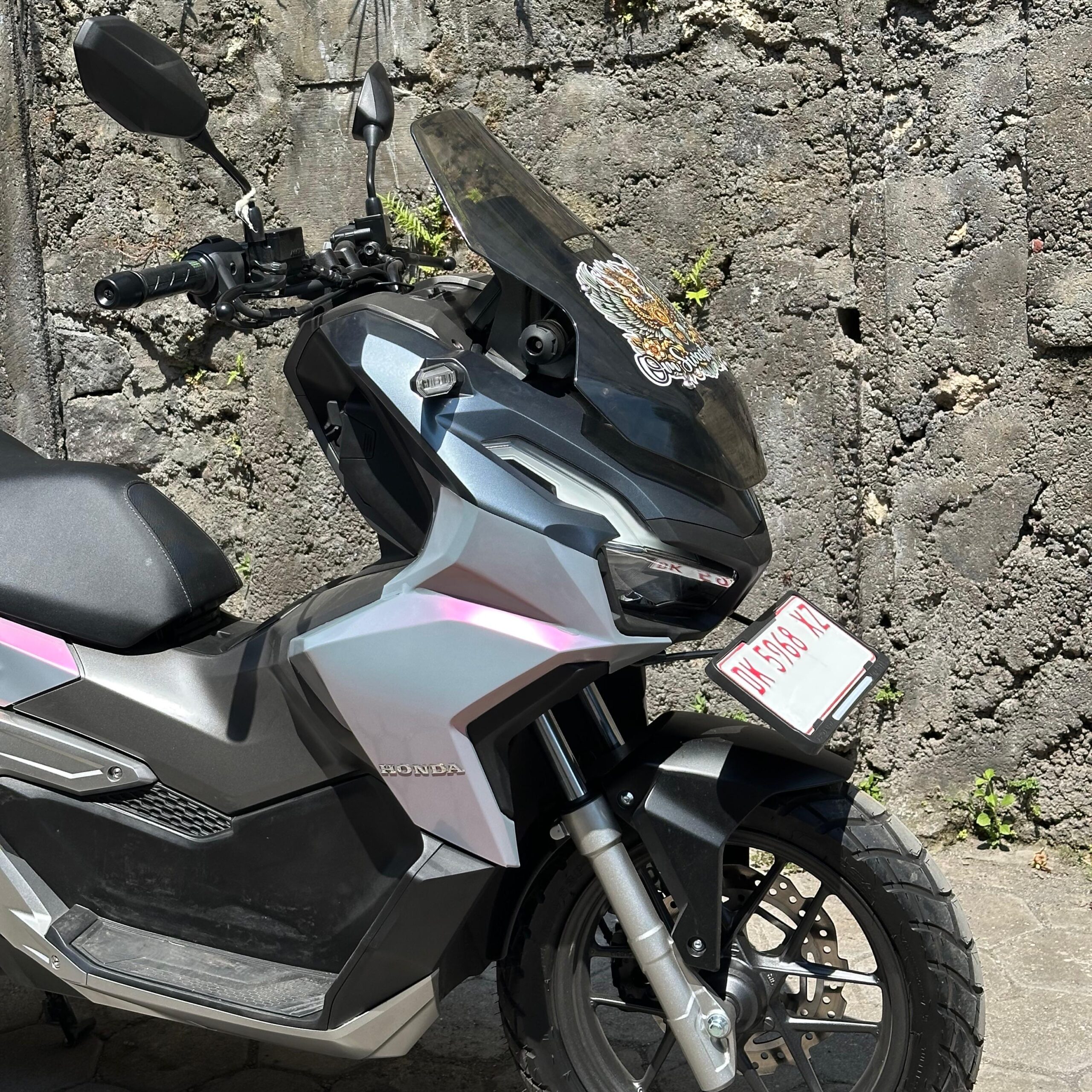 motor-250cc-xmax-outside-samping-depan